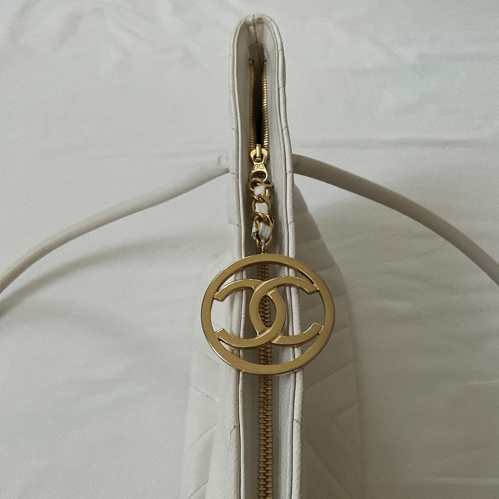 CHANEL Vintage Caviar Chevron V Stitch Shoulder Bag Tote White - Picture 11 of 16